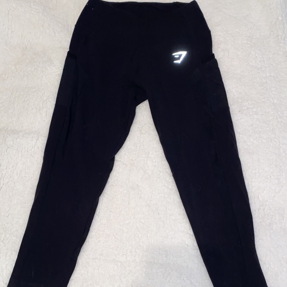 Cropped Gymshark leggings with pockets